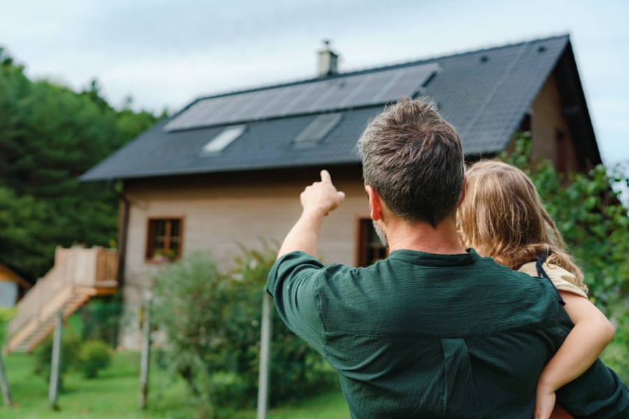 photo representing Ontario families receiving assistance with energy efficiency programs. The scene includes energy-efficient appliances and home improvements.